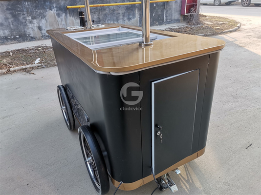 2024 neuer Typ Mobiler italienischer Eis-Handschubwagen mit Kühlschrank Gelato-Standwagen